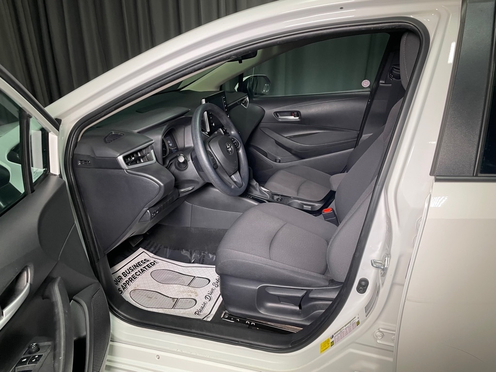Vehicle image 8 of 24