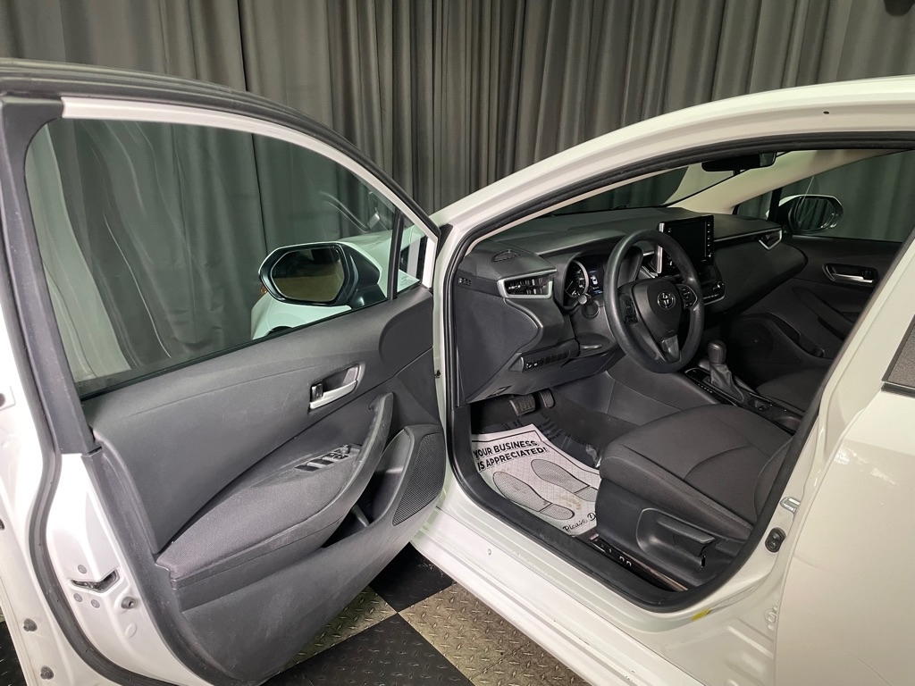 Vehicle image 14 of 24