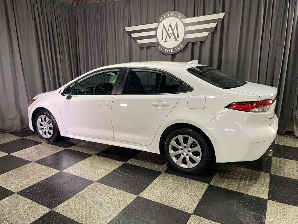 Vehicle image 4 of 24