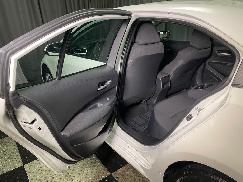 Vehicle image 15 of 24