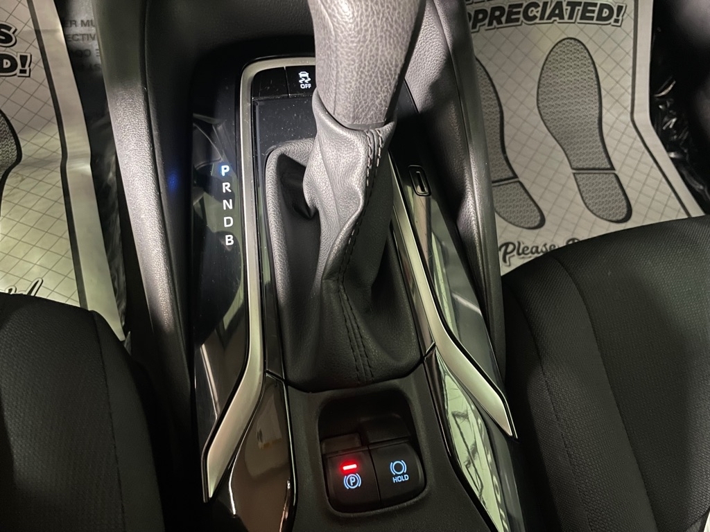 Vehicle image 21 of 24