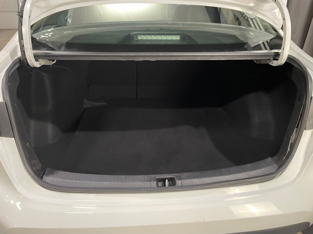 Vehicle image 19 of 24