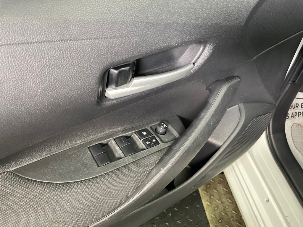 Vehicle image 22 of 24