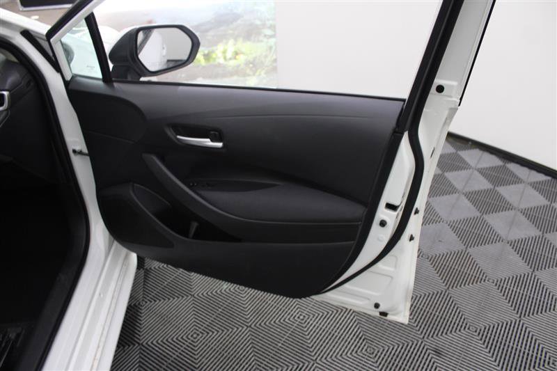 2021 Toyota Corolla LE Image 24 of 44