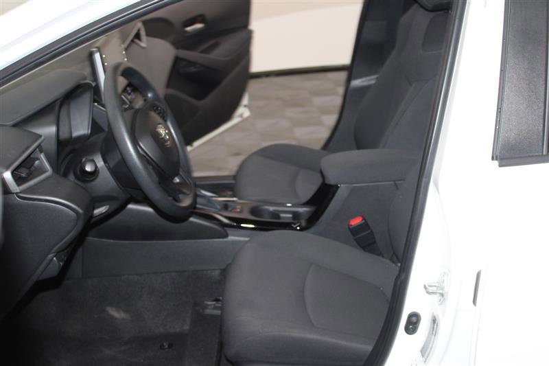 2021 Toyota Corolla LE Image 18 of 44