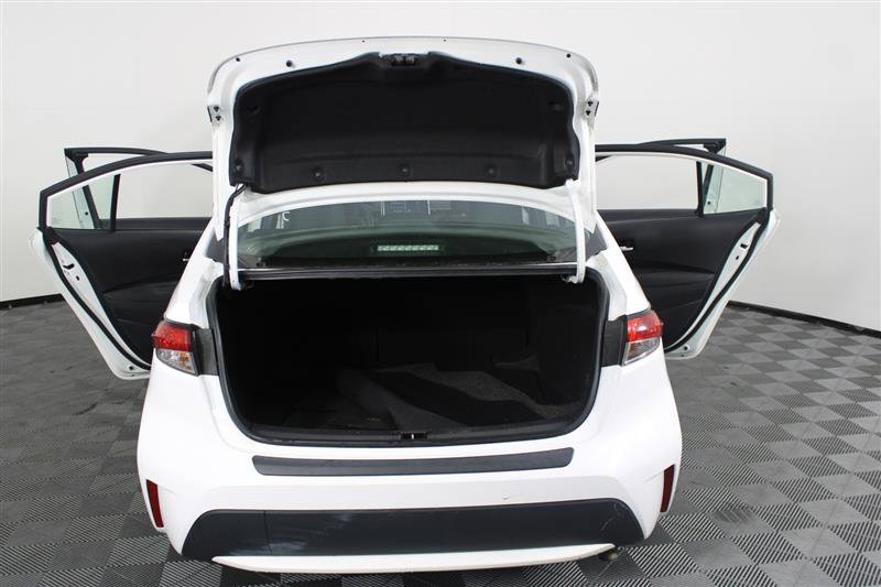 2021 Toyota Corolla LE Image 13 of 44