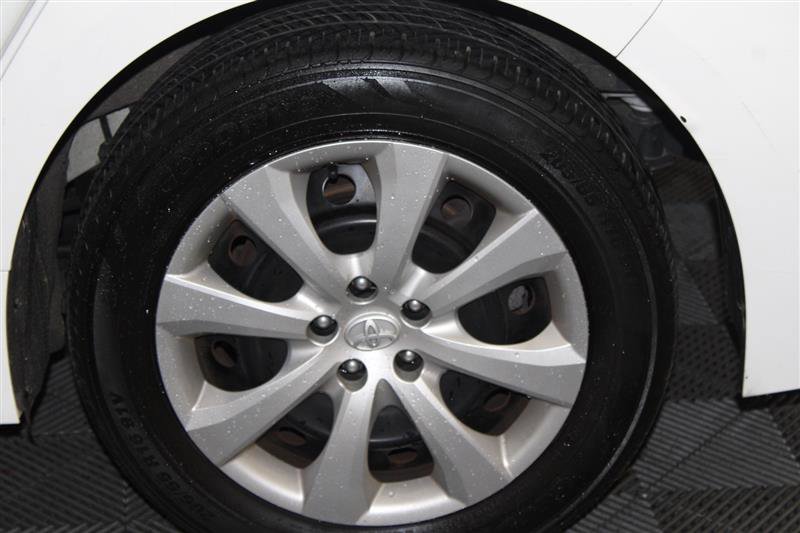 2021 Toyota Corolla LE Image 12 of 44