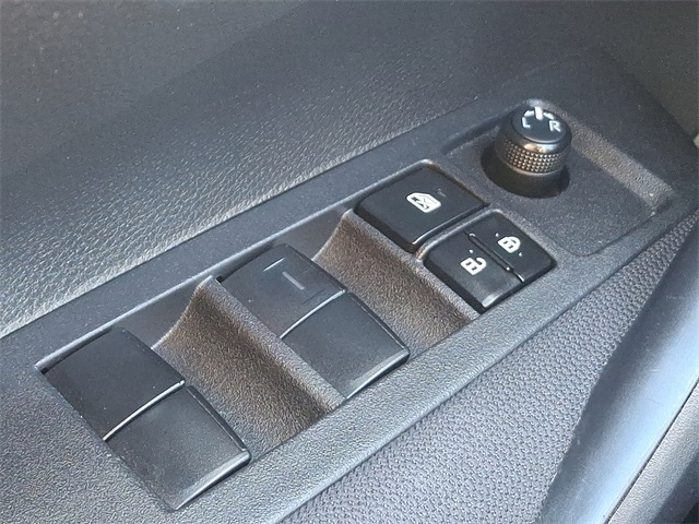 Vehicle image 25 of 37