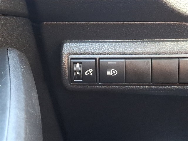 Vehicle image 26 of 37