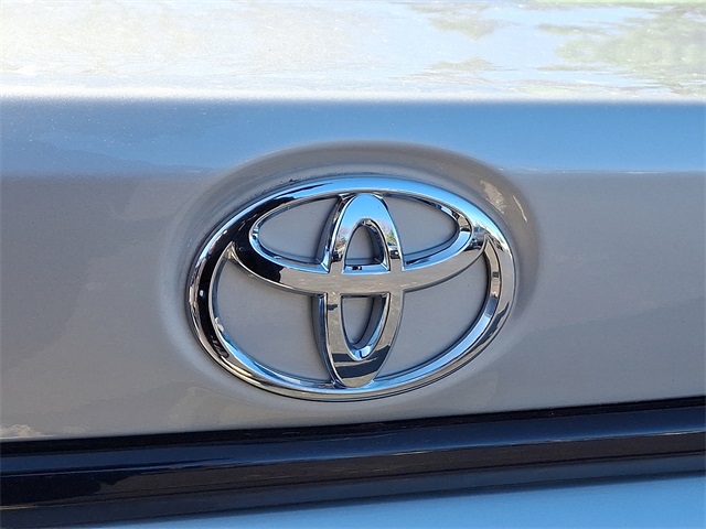 Vehicle image 28 of 37