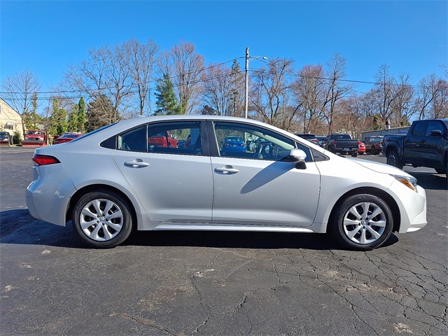 Vehicle image 4 of 37