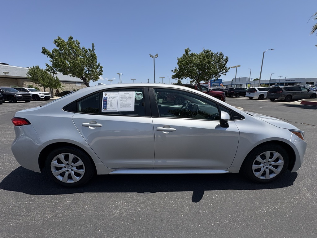 Vehicle image 4 of 17