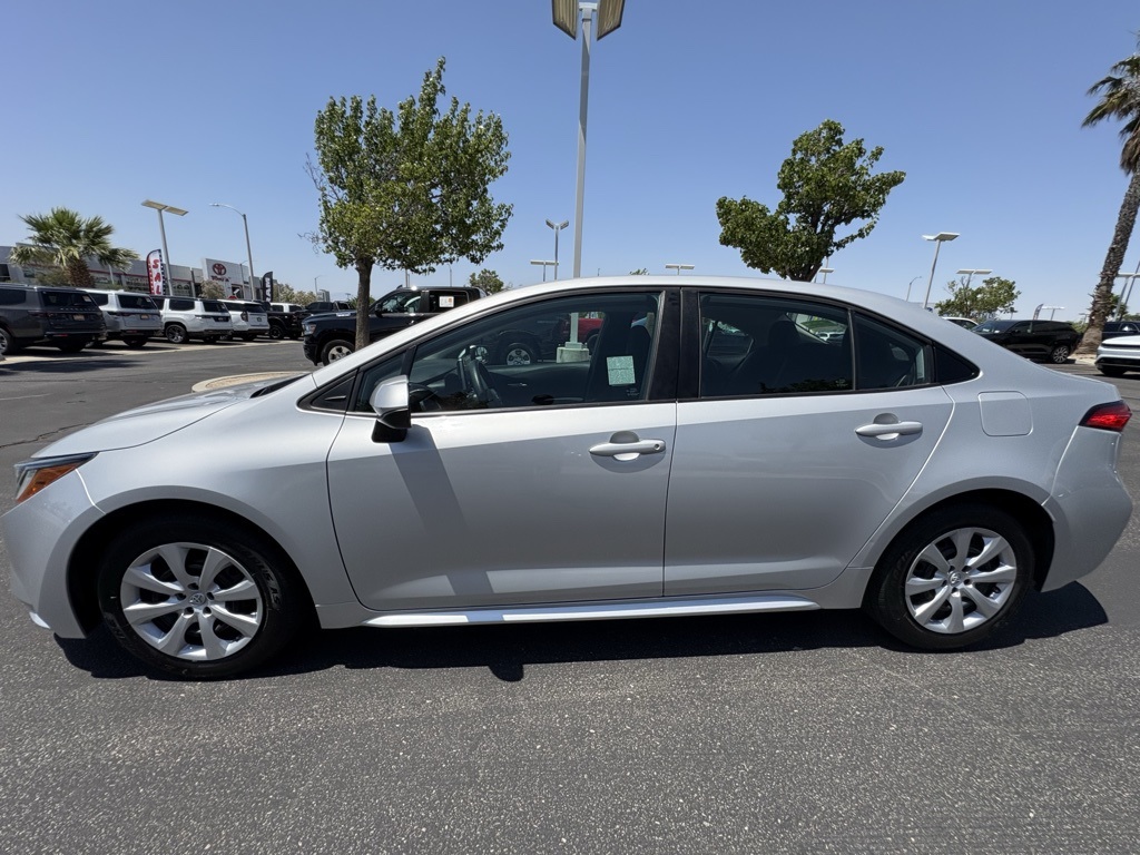 Vehicle image 8 of 17