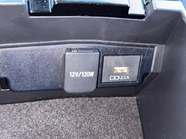 Vehicle image 18 of 25