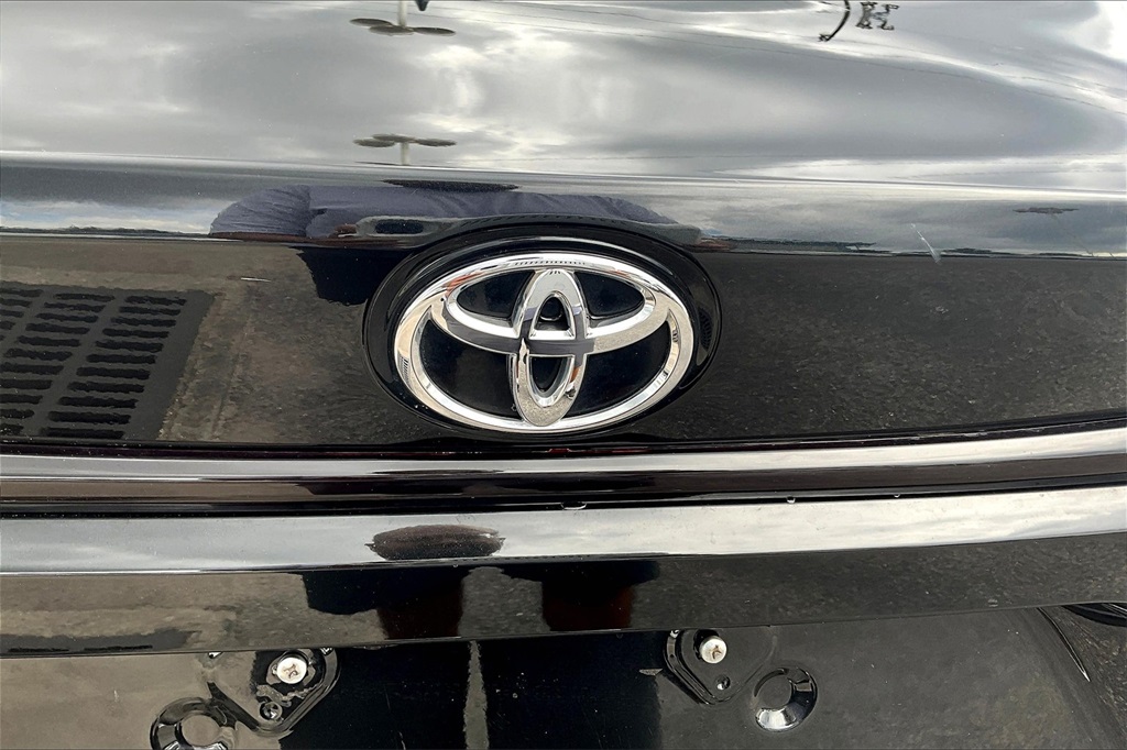 Vehicle image 7 of 28