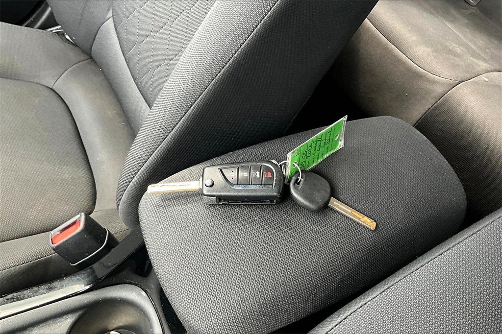 Vehicle image 10 of 28