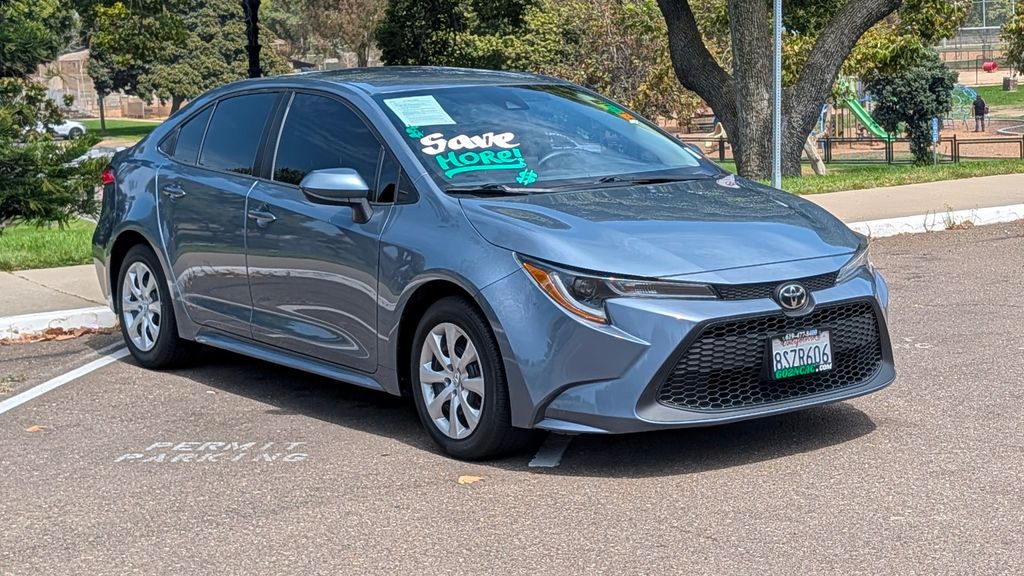 2021 Toyota Corolla LE Image 3 of 27