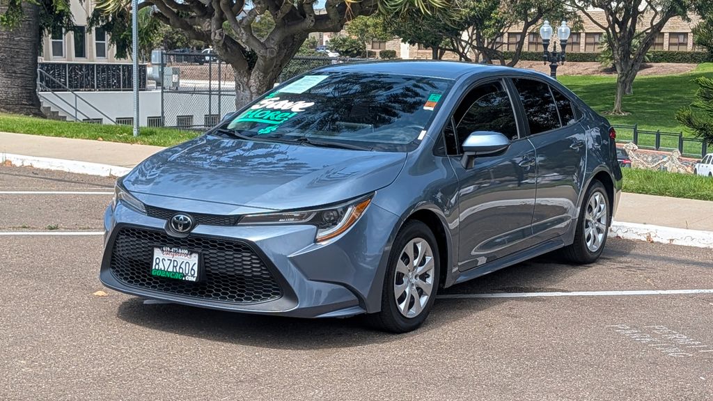2021 Toyota Corolla LE Image 1 of 27