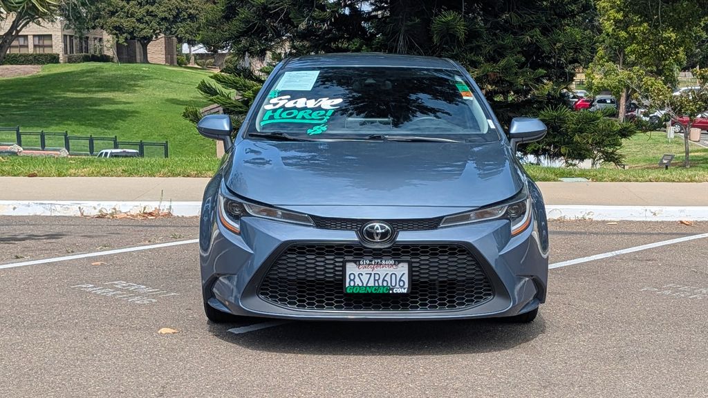 2021 Toyota Corolla LE Image 2 of 27