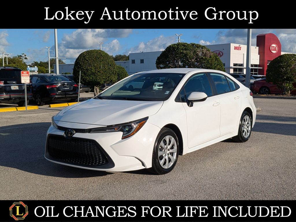 2021 Toyota Corolla LE Image 2 of 35