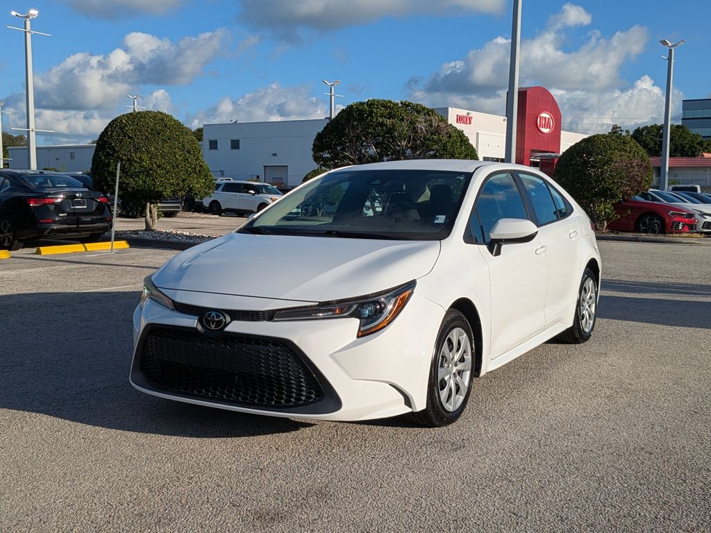 2021 Toyota Corolla LE Image 1 of 35