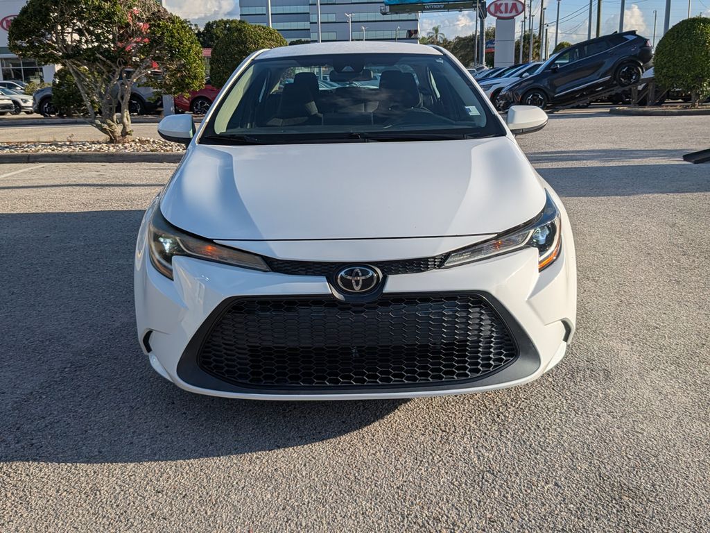 2021 Toyota Corolla LE Image 3 of 35