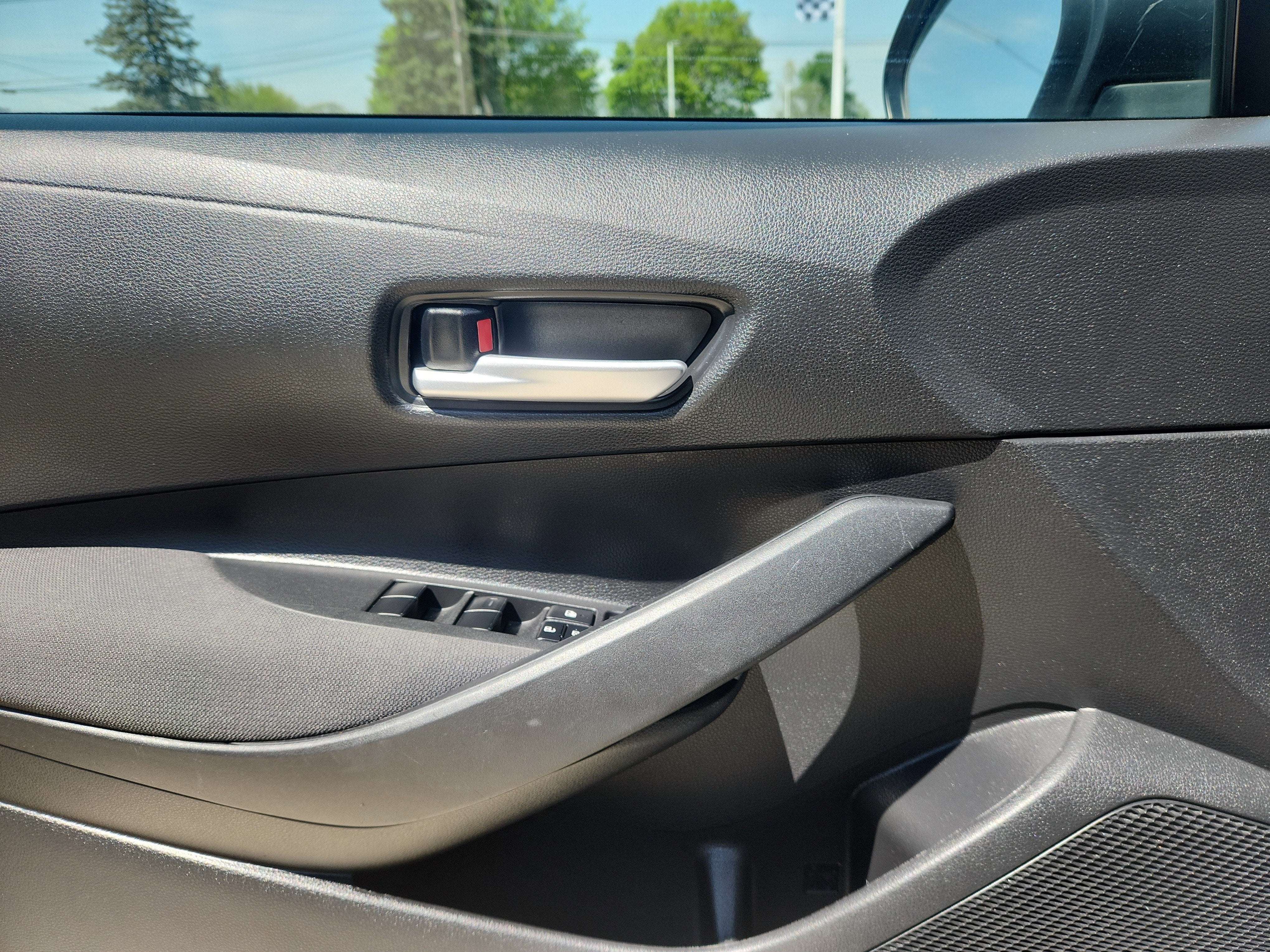 Vehicle image 33 of 49