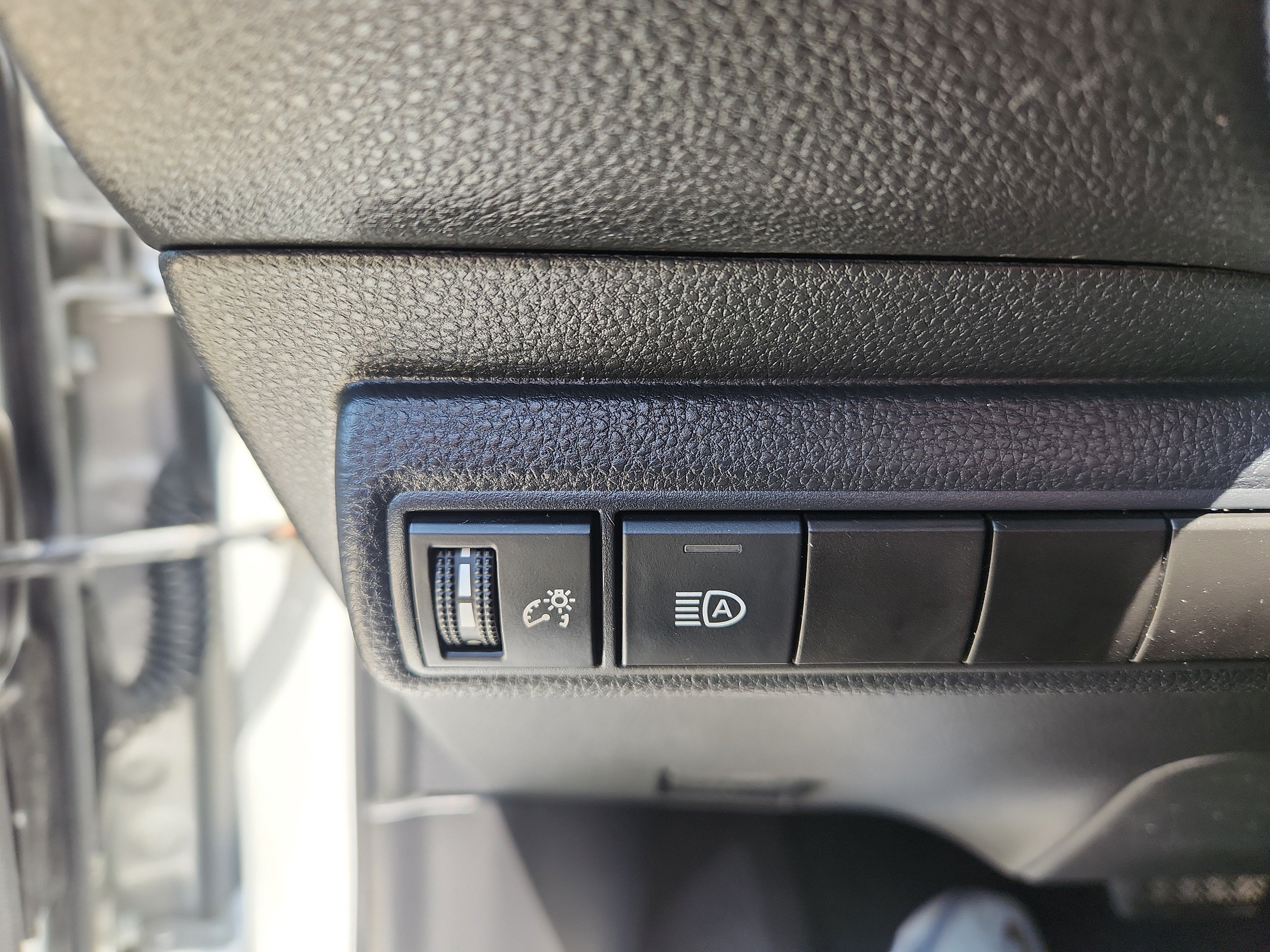Vehicle image 34 of 49
