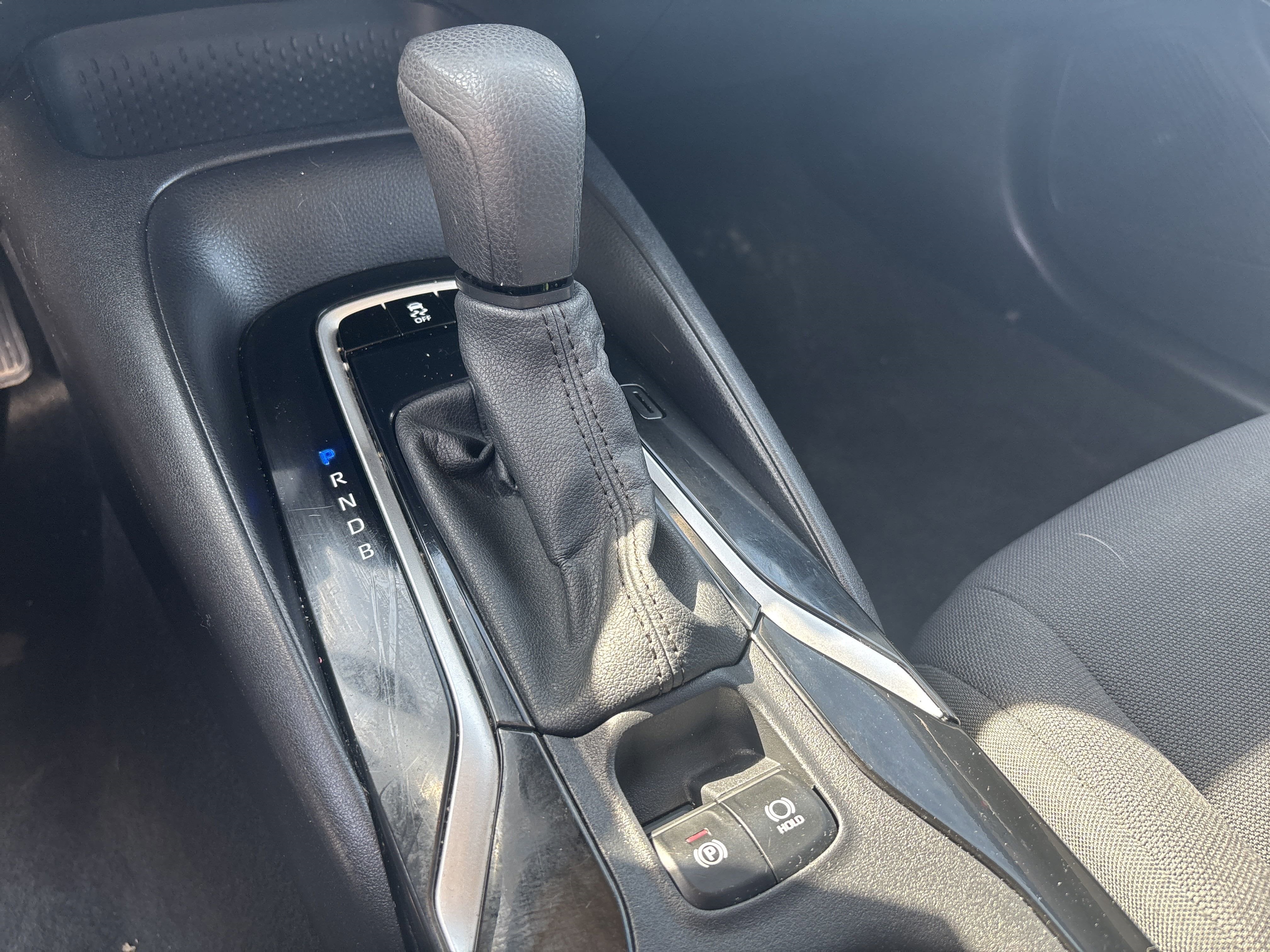 Vehicle image 27 of 49
