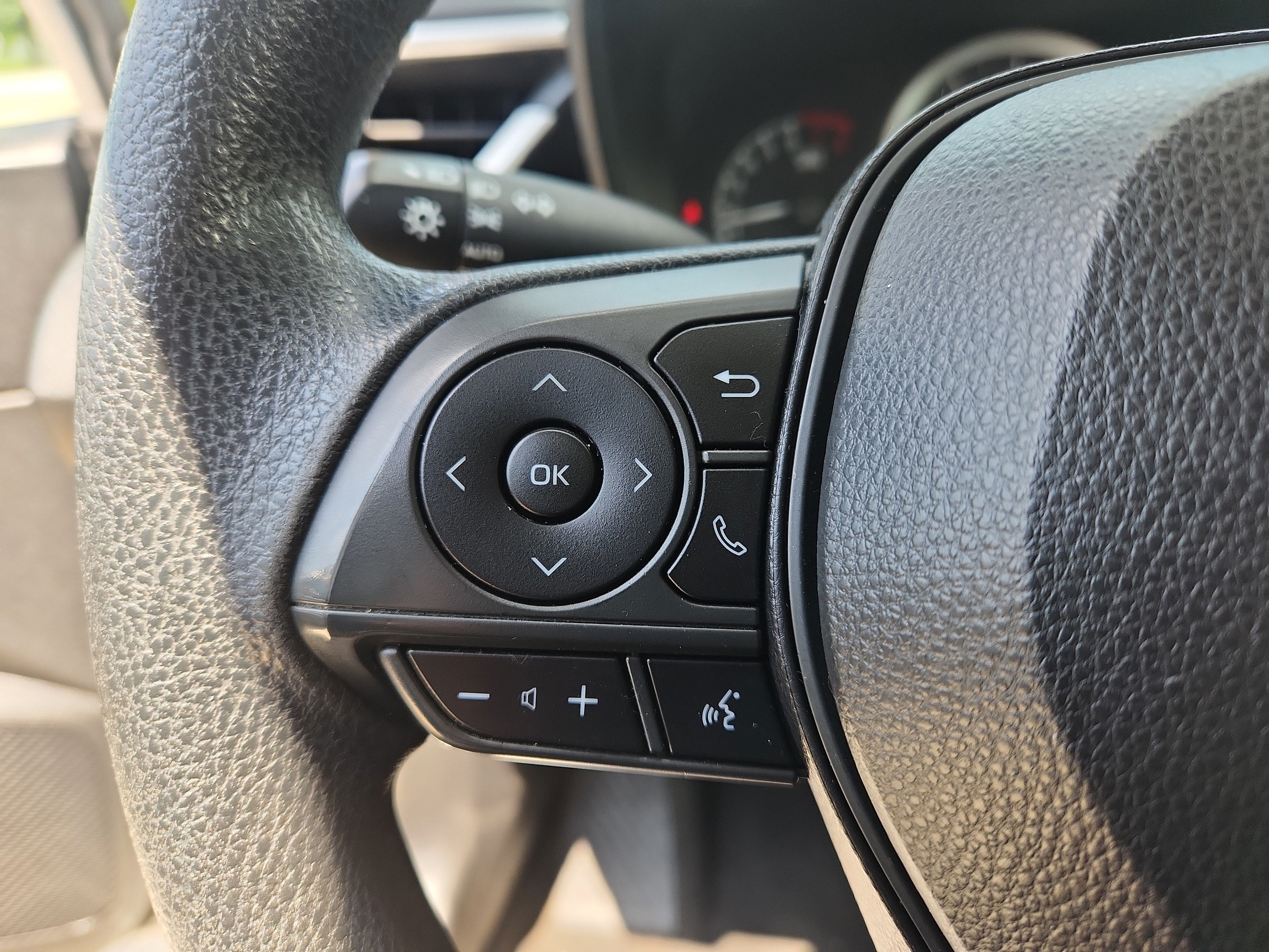 Vehicle image 37 of 49
