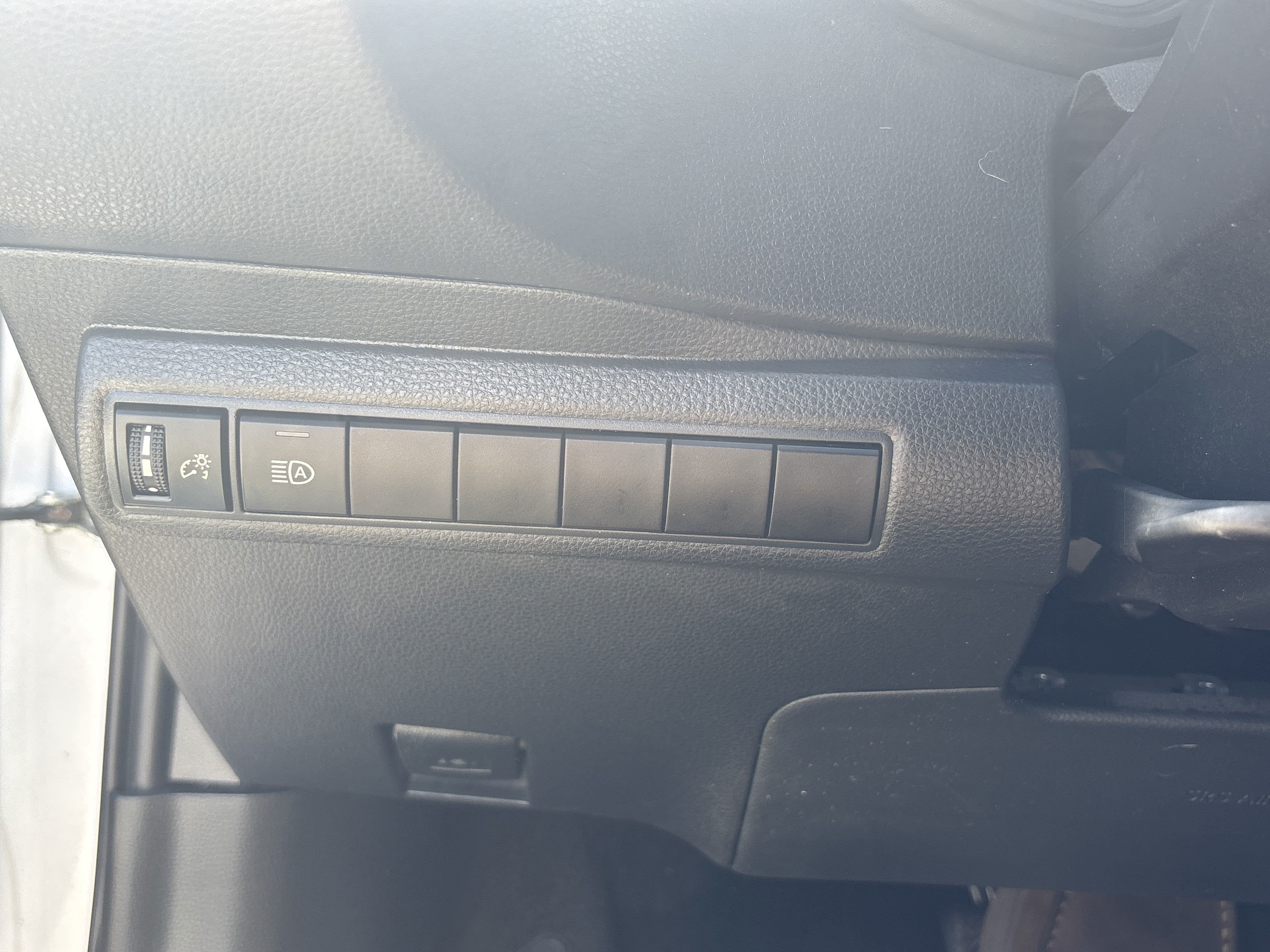Vehicle image 21 of 49