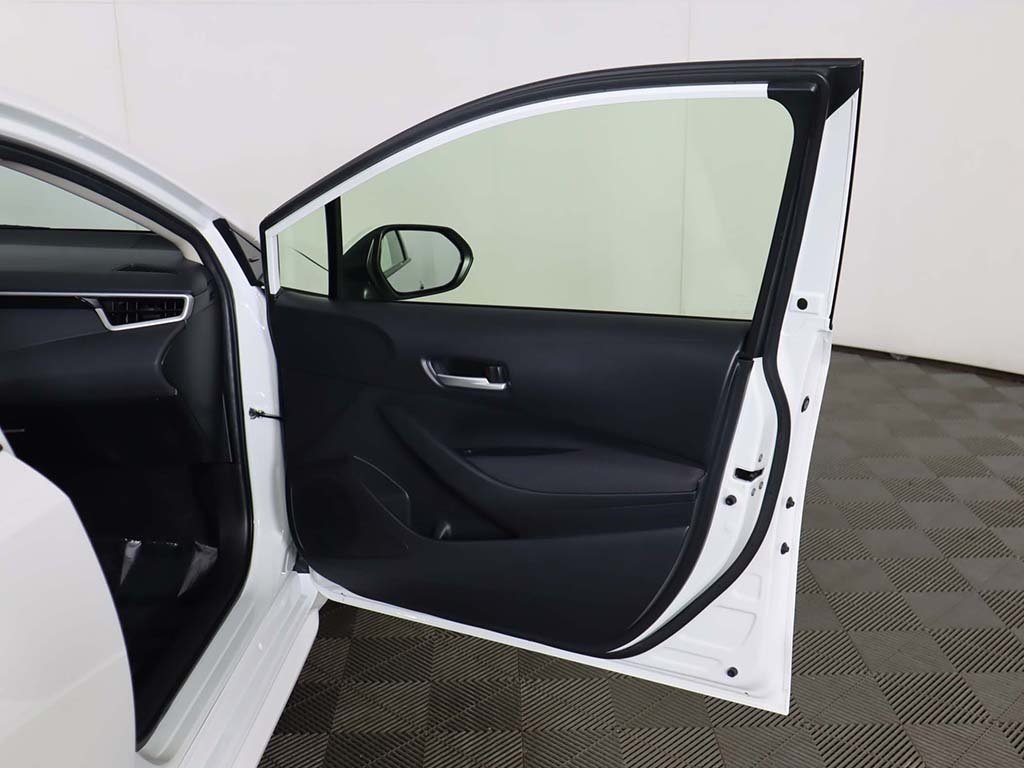 Vehicle image 17 of 51