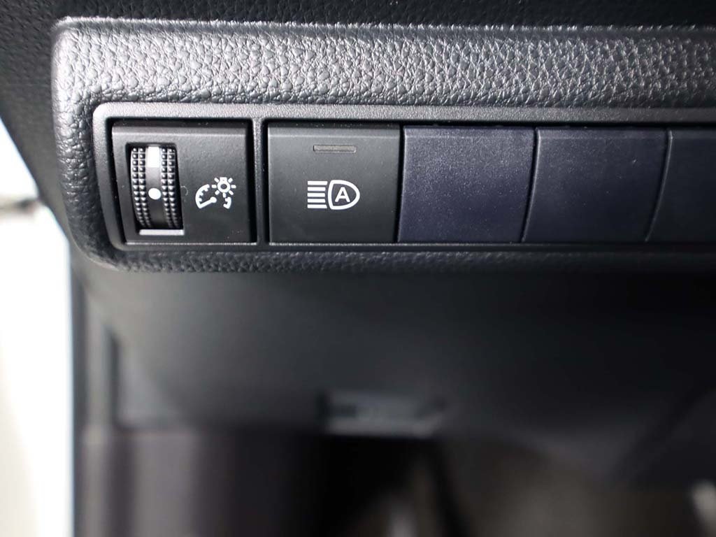 Vehicle image 31 of 51