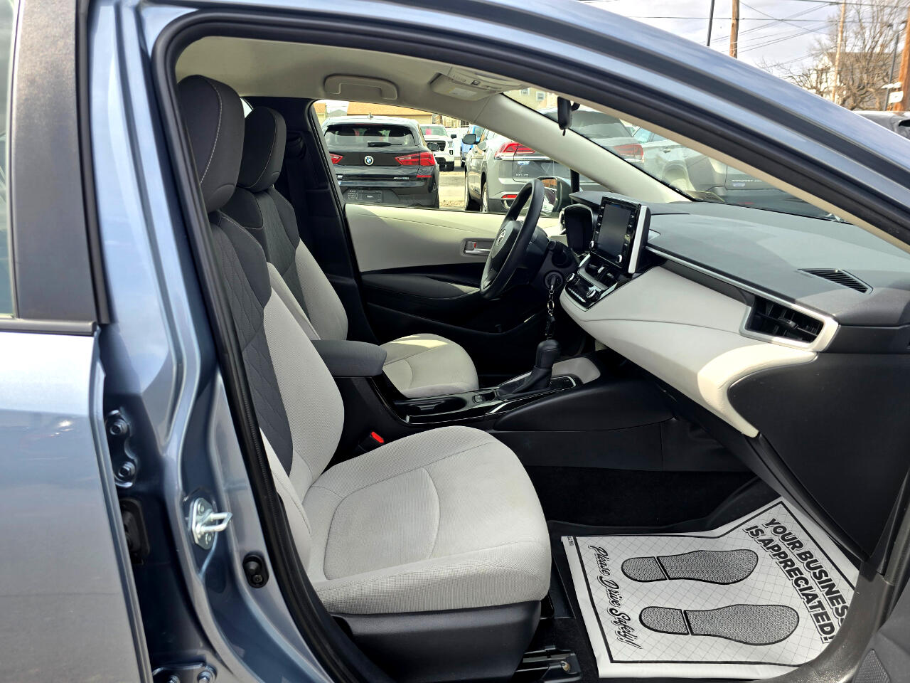 Vehicle image 16 of 18