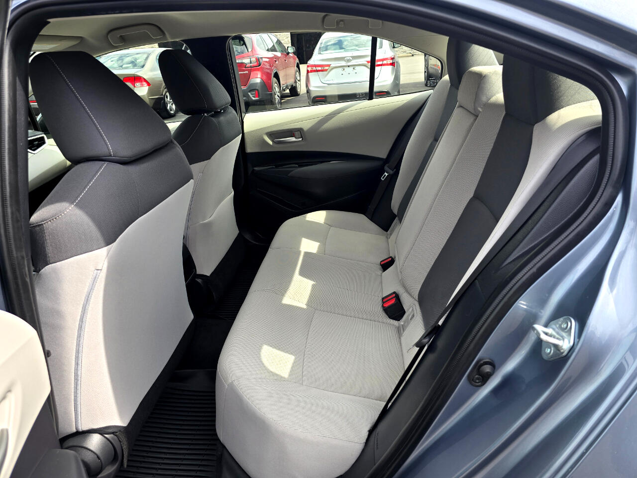 Vehicle image 14 of 18
