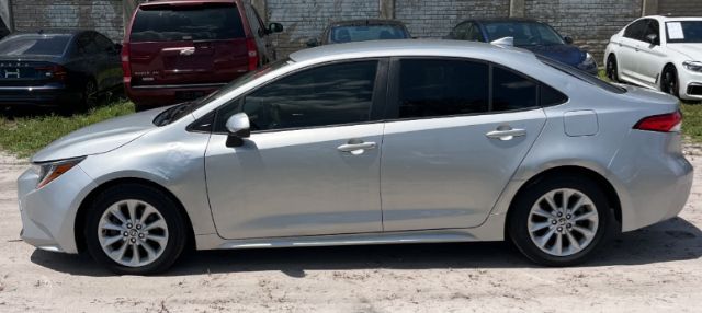 Vehicle image 14 of 28