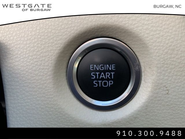 Vehicle image 23 of 33