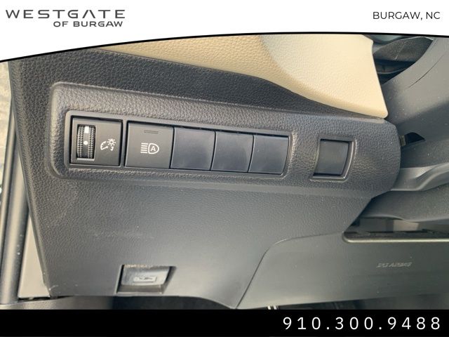 Vehicle image 18 of 33