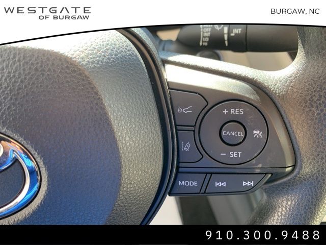 Vehicle image 21 of 33