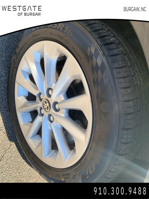 Vehicle image 10 of 33