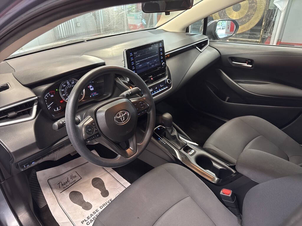 Vehicle image 18 of 25