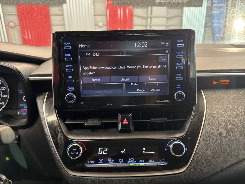 Vehicle image 21 of 25