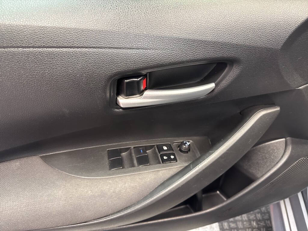 Vehicle image 19 of 25