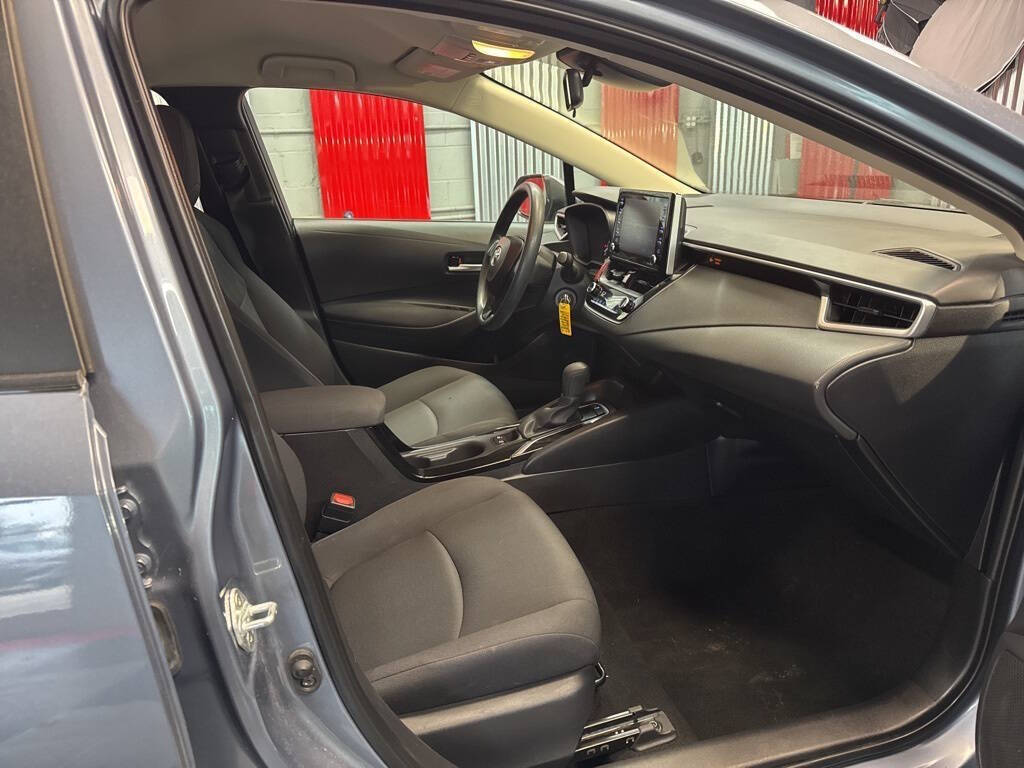 Vehicle image 11 of 25