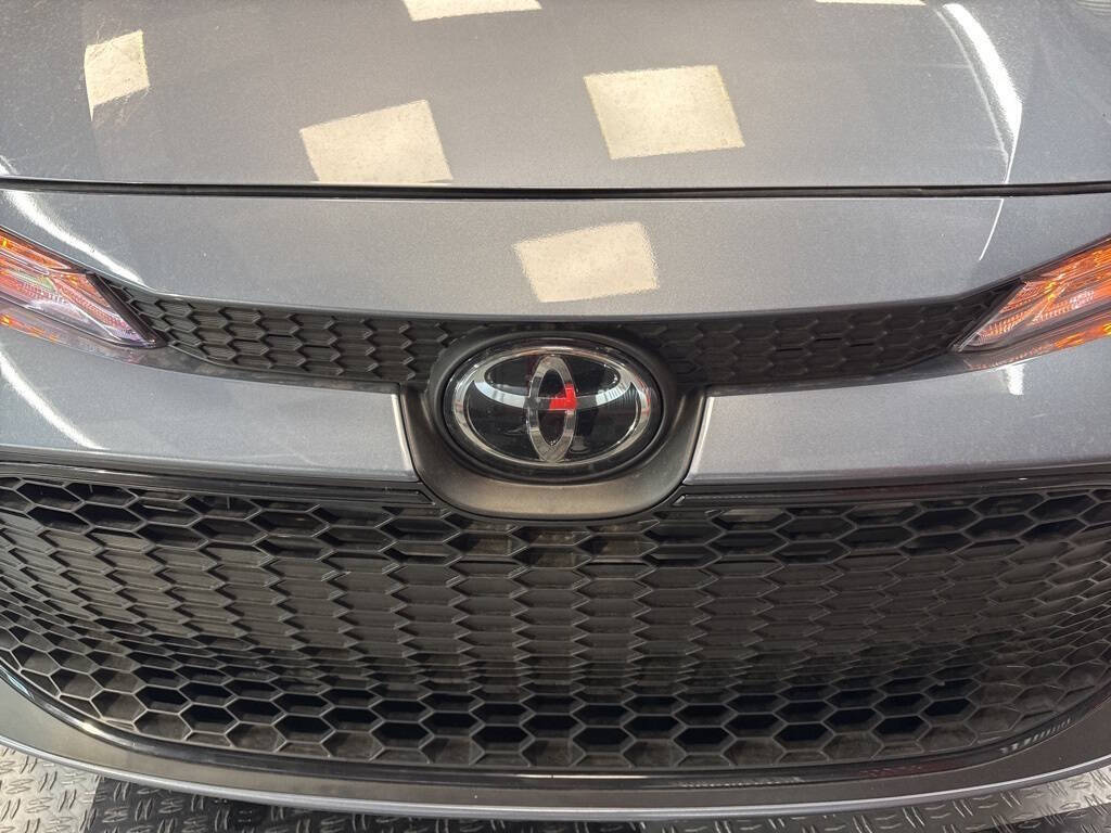 Vehicle image 17 of 25