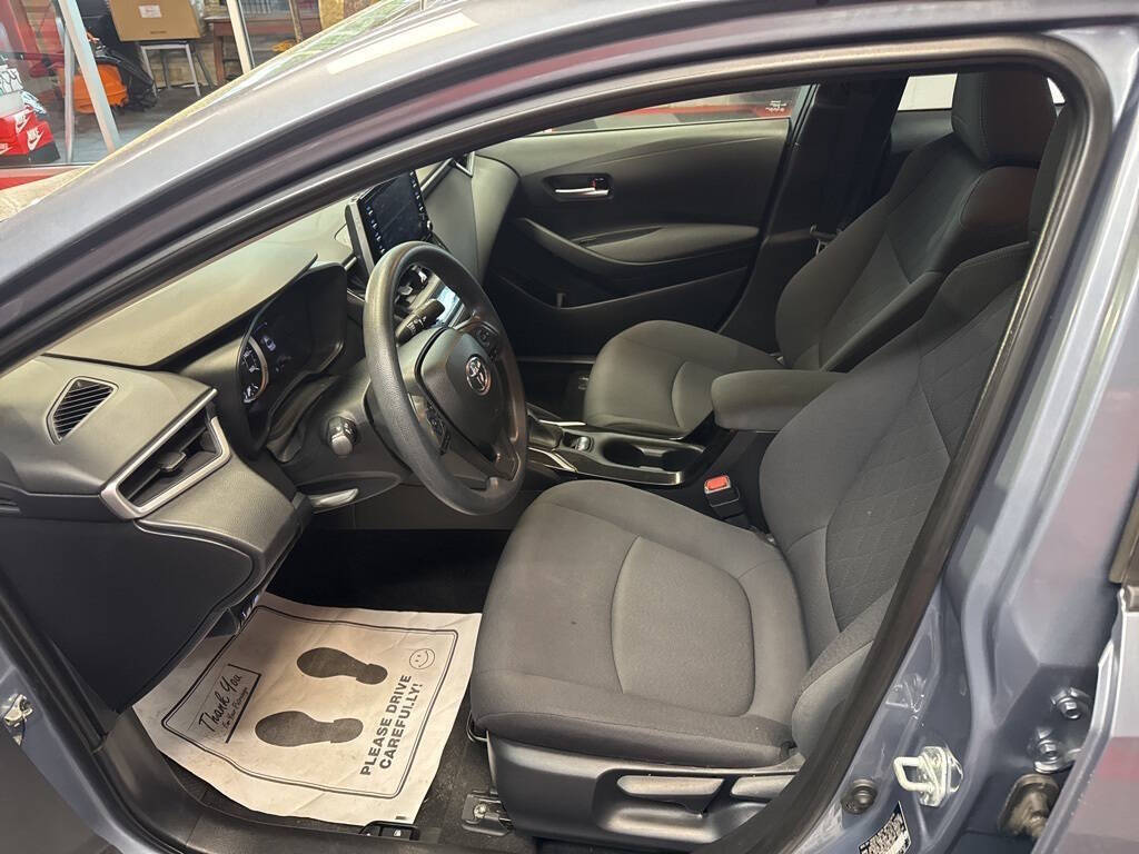 Vehicle image 20 of 25