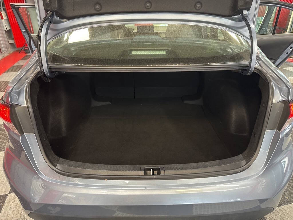 Vehicle image 13 of 25