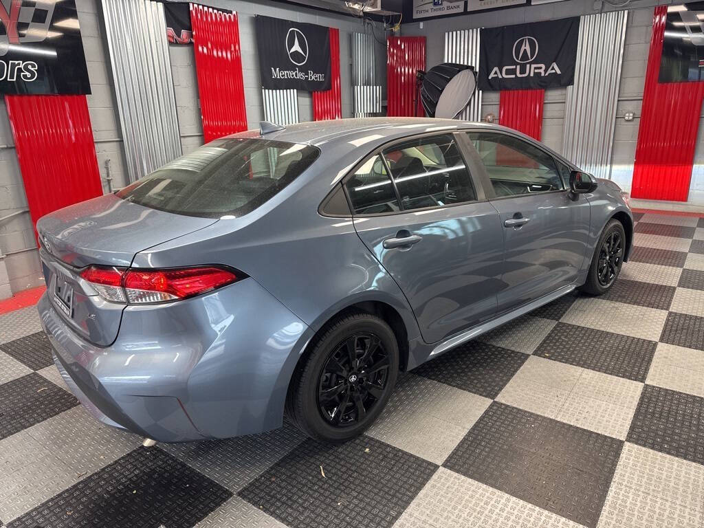 Vehicle image 7 of 25