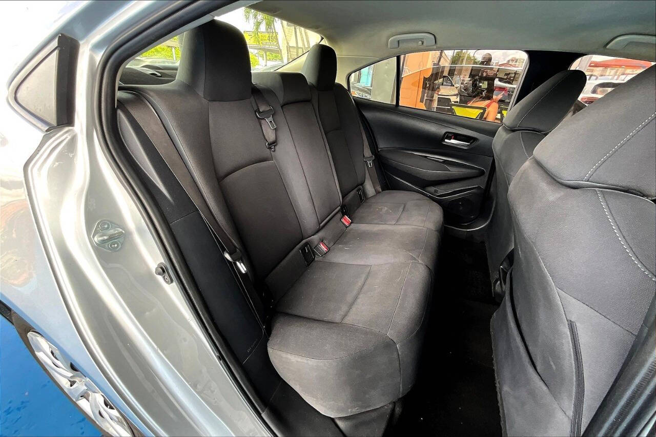 Vehicle image 24 of 30
