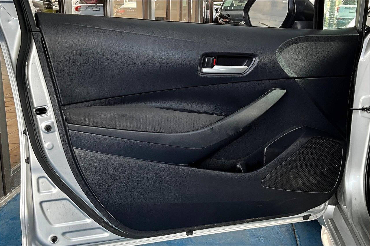 Vehicle image 20 of 30